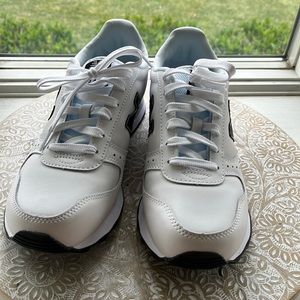 New Balance 311 womens sneakers size 10, brand new